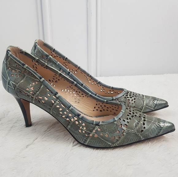 SOLD! ESCADA Laser Cut Faux Alligator Pumps - Picture 1 of 8